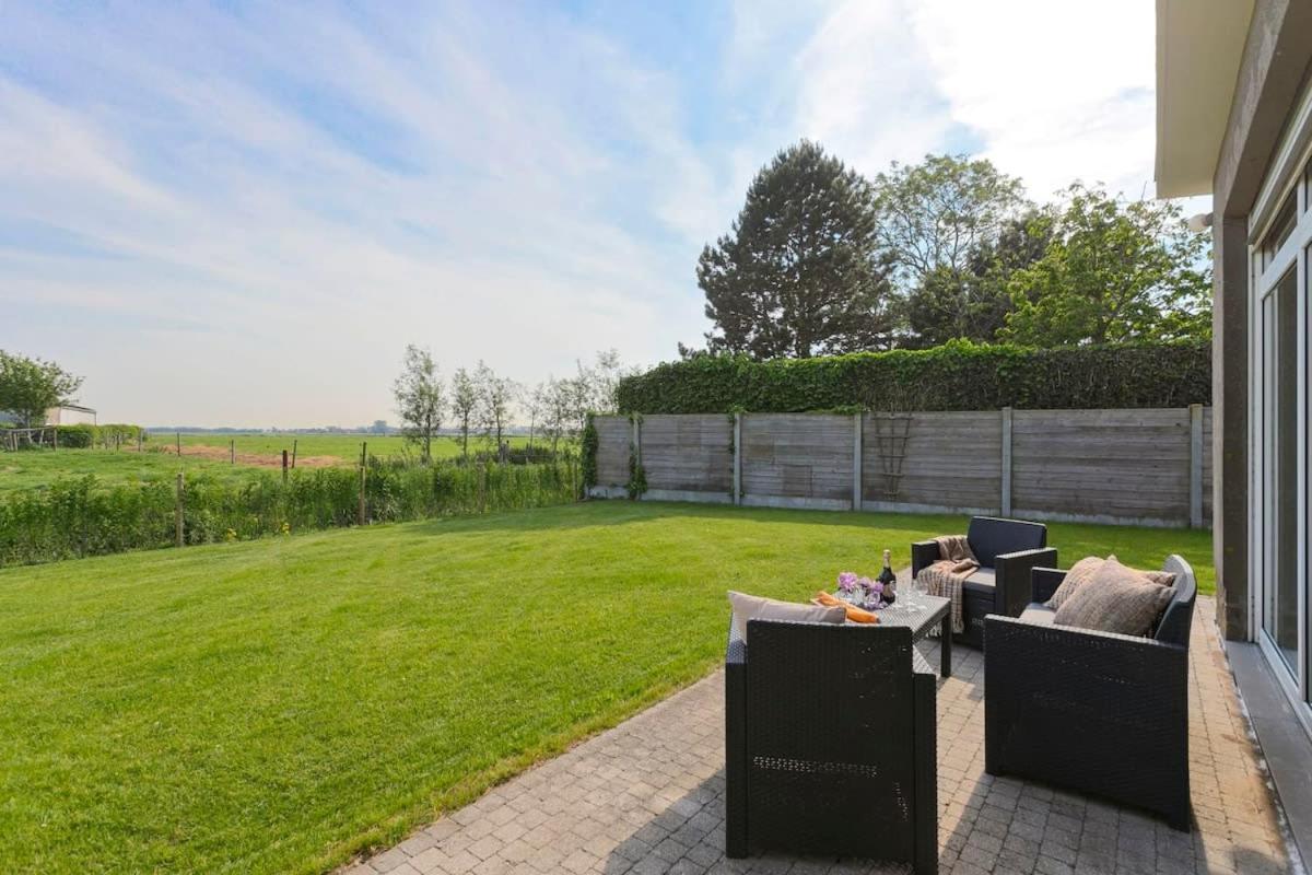 Huswell - Bungalow With Garden At 5 Minutes From The Beach Villa De Haan Exterior photo